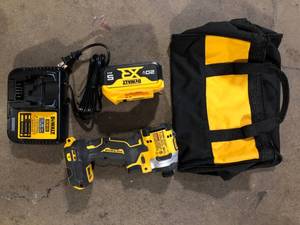 DEWALT ATOMIC 20V MAX Lithium-Ion Cordless 14 in. Brushless Impact Driver Kit, 5 Ah Battery, Charger, and Bag Customer Returns See Pictures