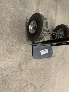 Milwaukee 800 lb. Capacity 2-in-1 Convertible Hand Truck with 10 flat free tires Damage on tires see pics