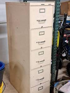 lot 153 image: Steelcase Metal File Cabinet 5-drawer