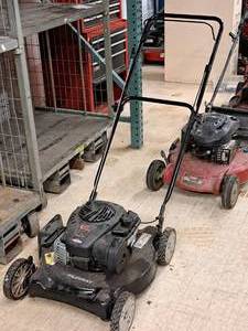lot 4 image: Murray 20-cut 125cc Briggs & Stratton E450 Prime Gas Lawn Mower