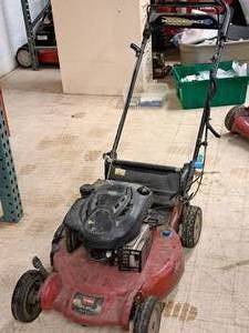 lot 5 image: Toro Super Recycler 20-cut Gas Lawn Mower SR4