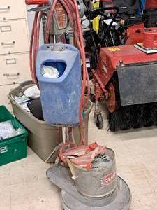 lot 7 image: Clarke 15 Floor Polisher C-1800