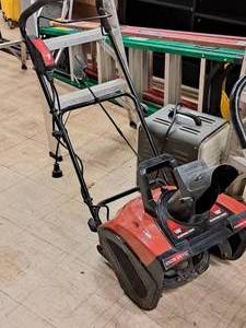 lot 10 image: Snow Devil 18 Electric Snow Thrower