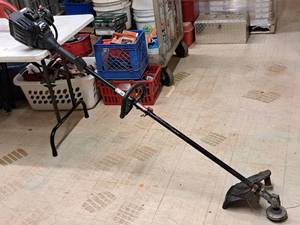 lot 22 image: Murray Select 25cc Gas Trimmer MS2560