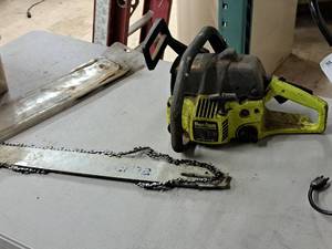 lot 38 image: Poulan 22 2.1 c.i. Gas Chainsaw 2150