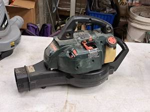 lot 42 image: Craftsman Gas Blower