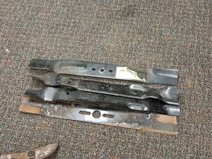 lot 48 image: Lot of (4) MulchingMower Blades