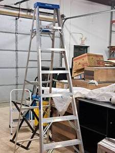 lot 62 image: Werner Heavy Duty 250-lbs 8 Aluminum Step Ladder 368
