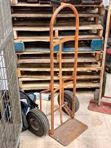 lot 67 image: Hand Truck 2-wheel