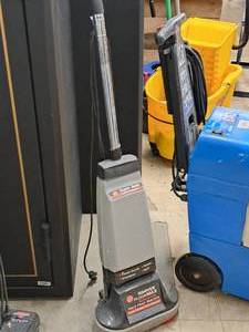 lot 70 image: Hoover FloorMAX Supreme Hard Floor Machine Cleaner and Carpet Shampooer F4300