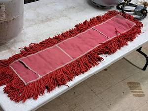 lot 74 image: Cintas Infinity Twist 36 Flat Broom Floor Dust Mop Replacement Head