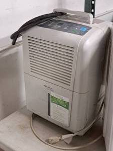 lot 84 image: Soleus Air 30-Pint Dehumidifier GM-DEH-30M-1