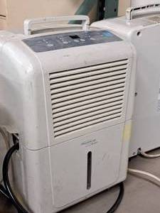 lot 86 image: Soleus Air 30-Pint Dehumidifier SG-DEH-30M-1A