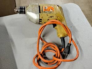 lot 104 image: Black & Decker 38 Drill