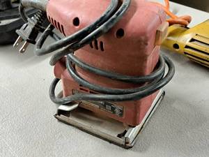 lot 105 image: Tool Shop 14 Sheet Palm Sander