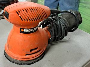 lot 106 image: Black & Decker Palm Sander RO100