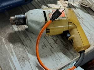 lot 109 image: Black & Decker 38 Drill 7104