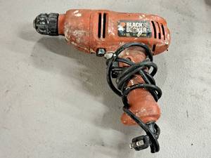 lot 116 image: Black & Decker 38 Drill DR200