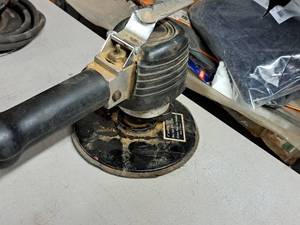 lot 126 image: 6 Air Disc SanderPolisher