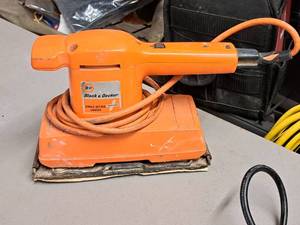 lot 129 image: Black & Decker Single Action Sander 7480