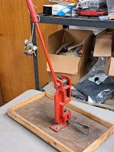 lot 137 image: Reloading Press