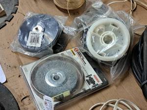 lot 149 image: Lot of (4) Assorted SandingPolishing Accessories (New)