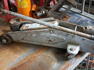 lot 166 image: Pro Lift 2-Ton Hydraulic Floor Jack