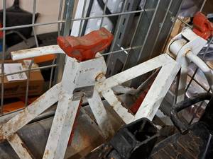 lot 170 image: Lot of (2) 2-Ton Jack Stands