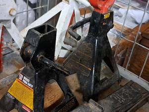 lot 171 image: Lot of (2) Torin Black Jack 2.25-Ton Jack Stands