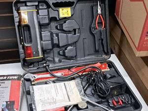 lot 191 image: Auto Emergency Tool Kit