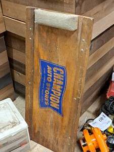 lot 200 image: Champion Auto Stores 36 Shop Floor Creeper