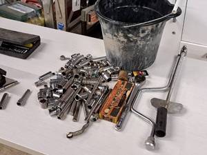 lot 254 image: Lot of (1 Bucket) Assorted Sockets, Ratchets, Extensions, Speed Wrench, Great Neck Torque Wrench, Flex Handle Socket Set
