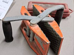 lot 227 image: Abaco Machines Slab Carry Clamp