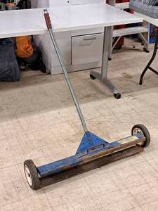lot 238 image: 30 Magnetic Sweep