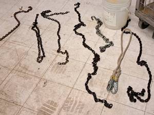 lot 294 image: Assorted Chains and Ropes