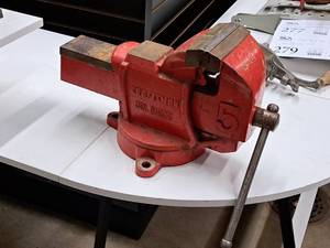 lot 281 image: Craftsman 5-grip Bench Vise 391.51202
