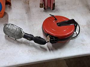 lot 304 image: Craftsman 875W 30 Shop Work Light on Reel 83913