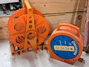 lot 305 image: Lot of (2) Extension Cords on Reels