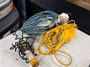 lot 307 image: Lot of (3) Shop Work Lights