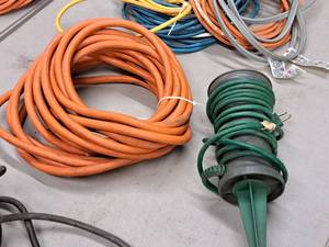 lot 315 image: Lot of (2) Extension Cords