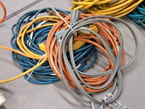 lot 316 image: Lot of (4) Extension Cords