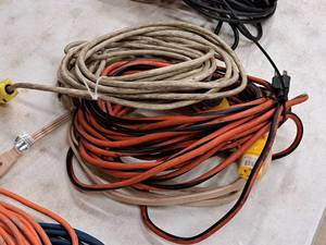 lot 319 image: Lot of (3) Extension Cords