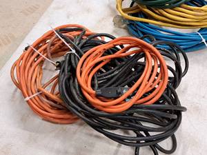 lot 320 image: Lot of (3) Extension Cords