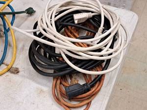 lot 322 image: Lot of (3) Extension Cords