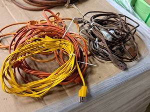 lot 325 image: Lot of (7) Extension Cords