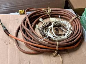 lot 326 image: Lot of (4) Extension Cords