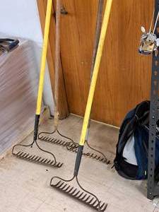 lot 355 image: Lot of (4) Metal Bow Rakes