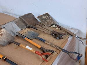 lot 356 image: Lot of (6) T-Handle Flat Shovels
