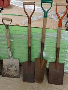 lot 360 image: Lot of (4) Assorted Flat Shovels