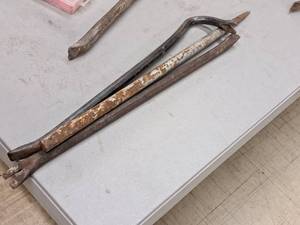 lot 370 image: Lot of (3) Assorted Pry Bars